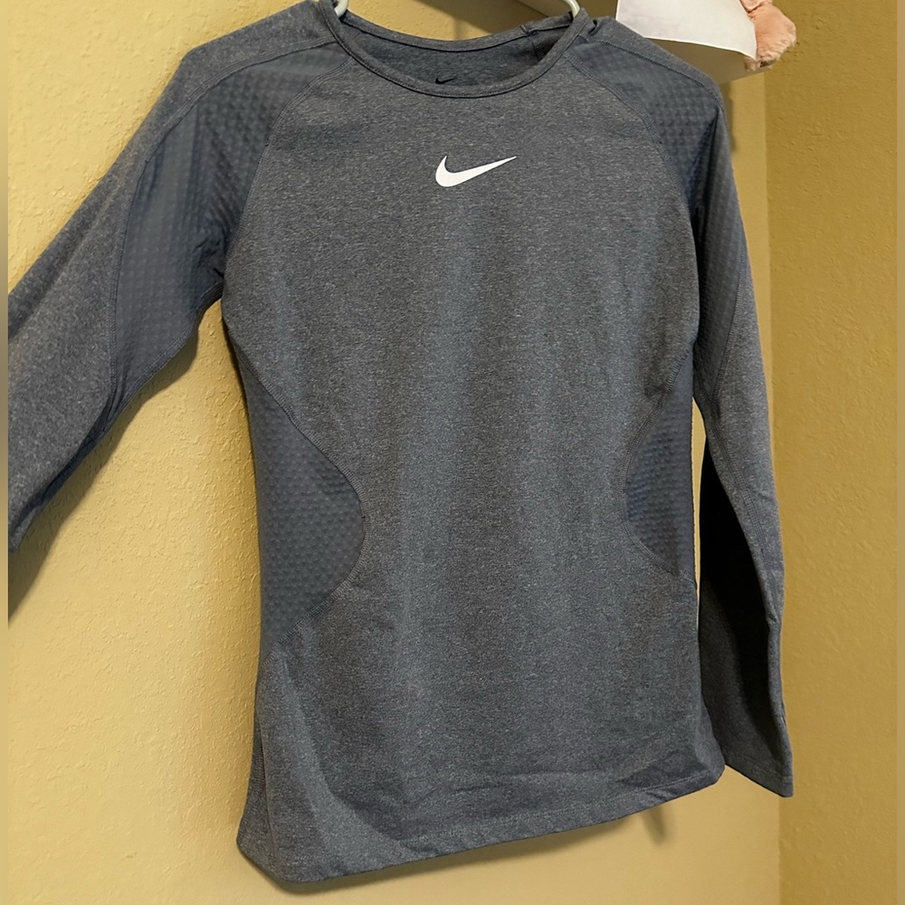 3/$20 ✨ Nike Girls Base layer Shirt